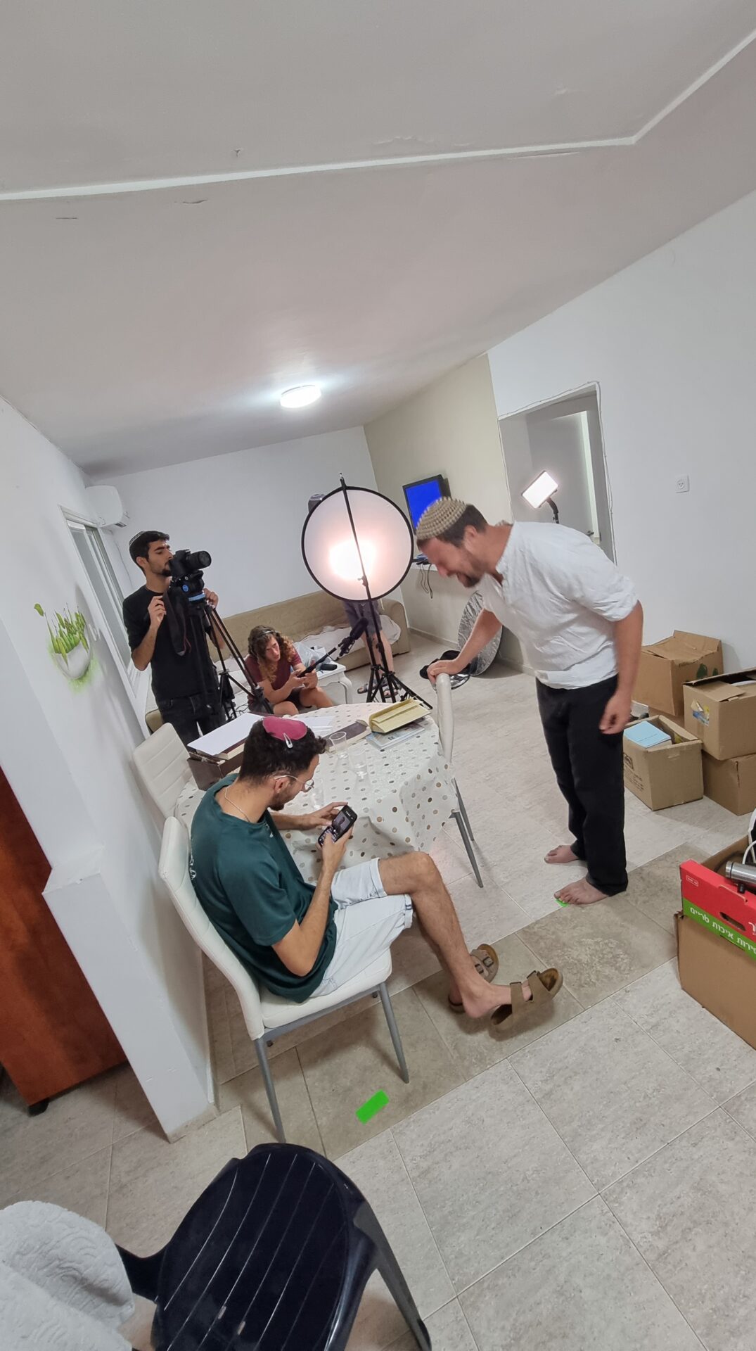 מאחורי הקלעים
