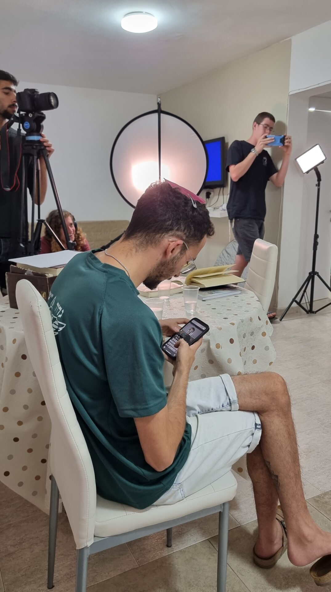 מאחורי הקלעים